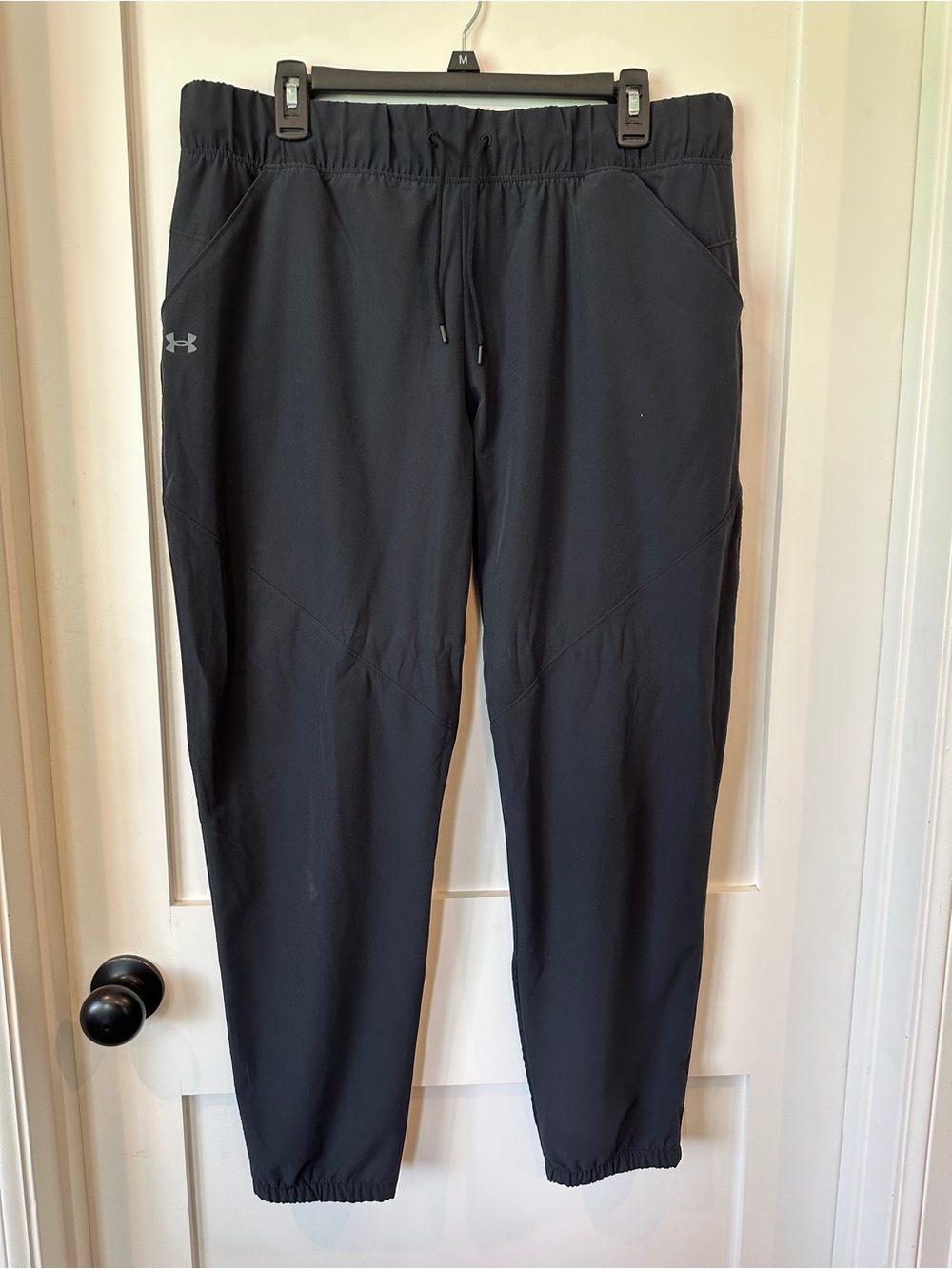 Under Armour women’s wind pant Black Athletic Joggers with Drawcord ankle